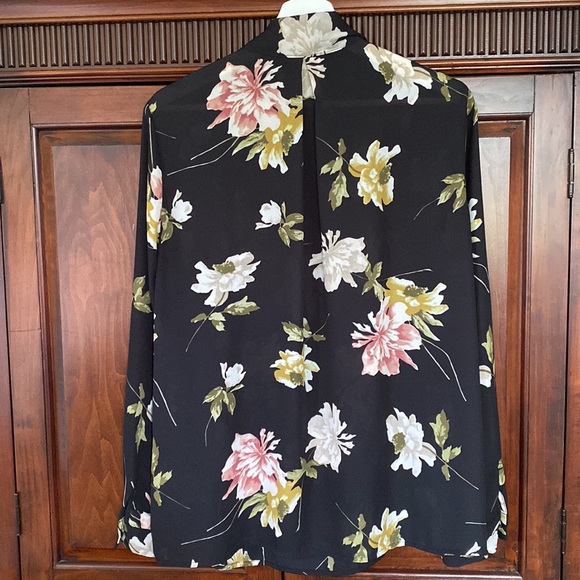 Suzy Shier black background floral fall blouse long sleeves bow tie front - Picture 2 of 10